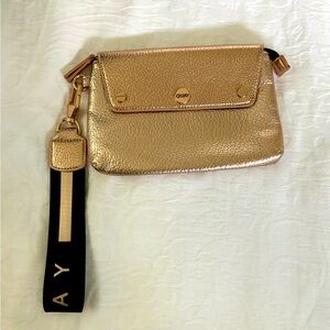 Quay wristlet